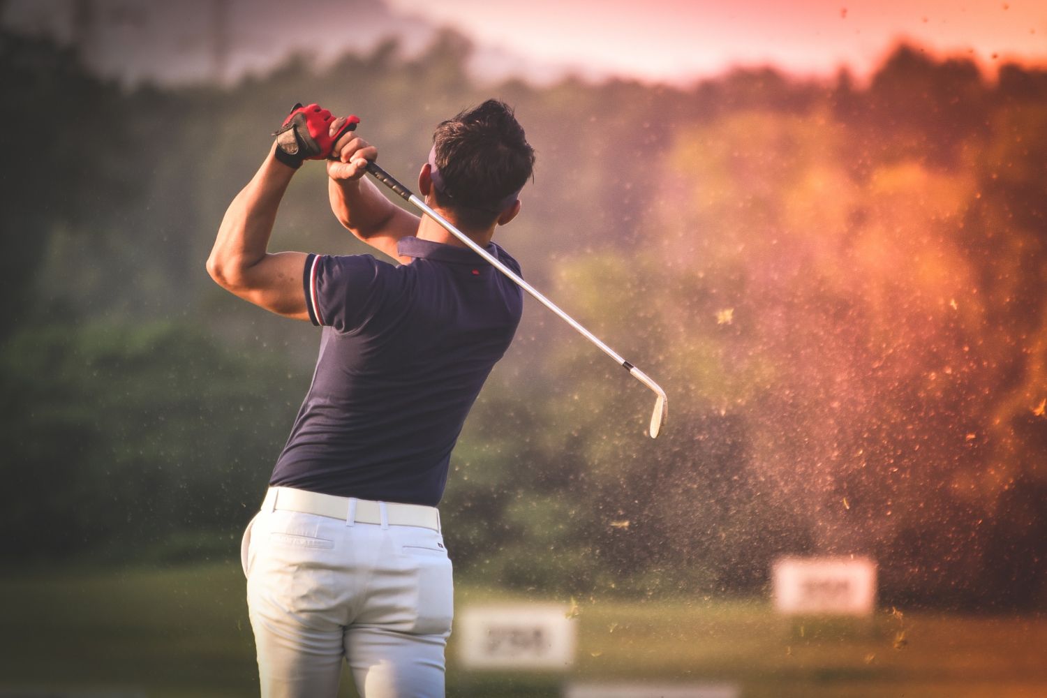 man-playing-golf (1)